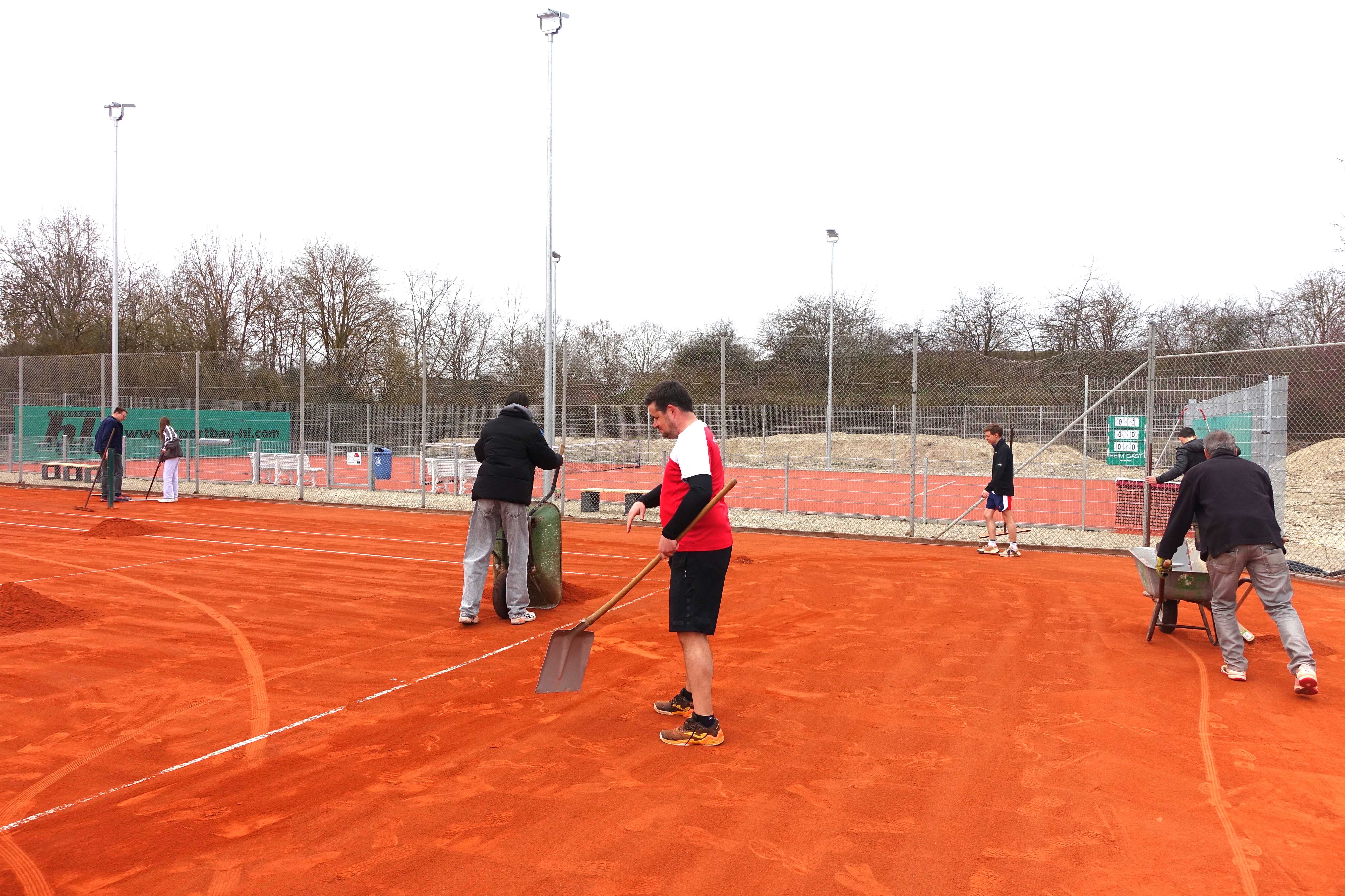 TCN Frühjahrsaktion Instandsetzung der Sandplätze erfolgreich abgeschlossen