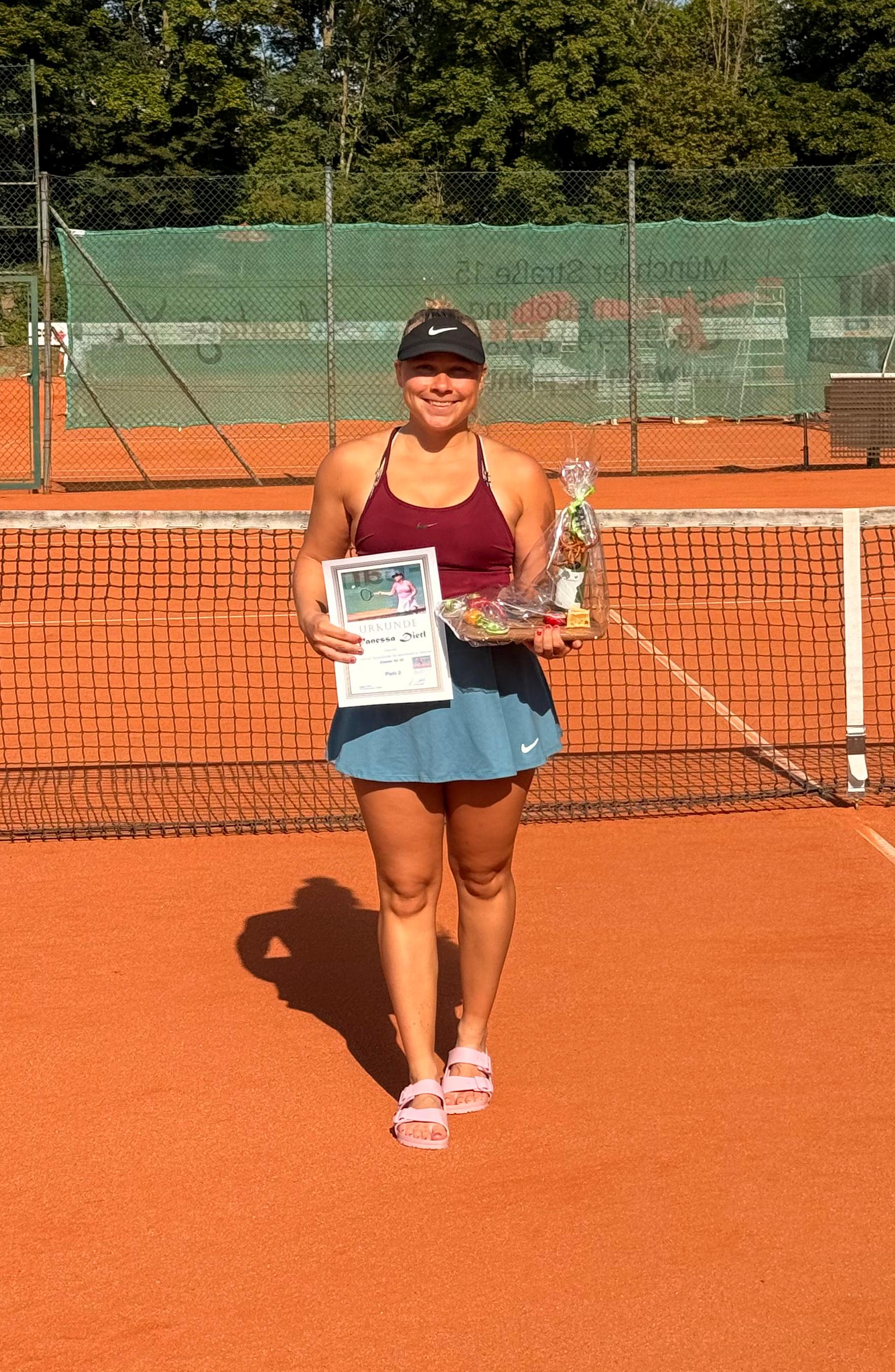 Vanessa Dietl erkämpft sich den 2. Platz beim 45. Forsterner Tennisturnier